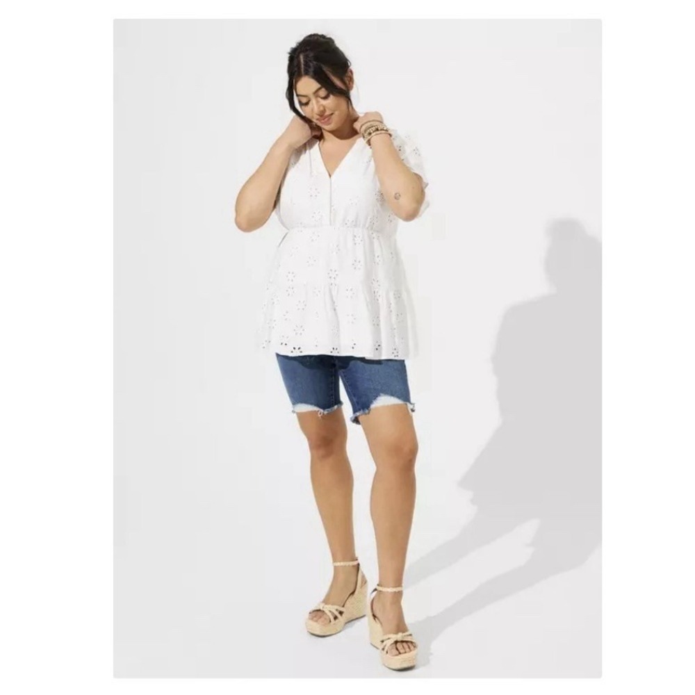 Torrid White Babydoll Eyelet Challis Top Size 2X - Picture 4 of 11